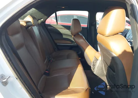 2019 Chrysler 300 Limited Awd z USA, uszkodzony, nr VIN 2C3CCAKG9KH528773